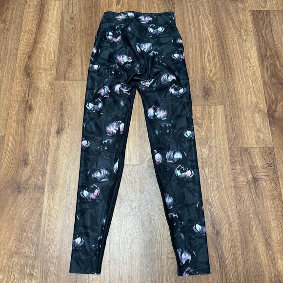 WITH Wear it to Heart Gray Peleton Pink Floral Yoga Pant Leggings Size Small - Picture 2 of 7